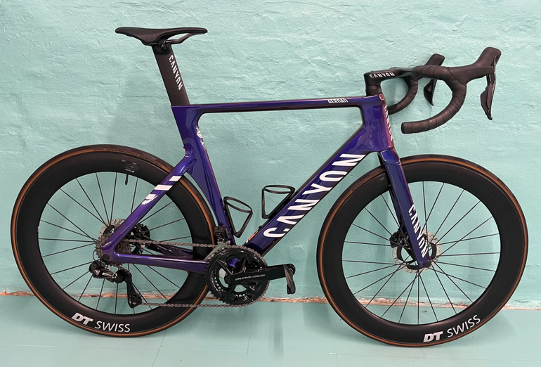 Used Canyon Aeroad CFR Di2 2024 2024 Road & Gravel, Violett — image 1 of 8