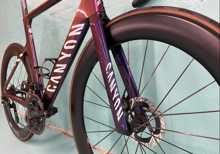 Used Canyon Aeroad CFR Di2 2024 2024 Road & Gravel, Violett — image 2 of 8