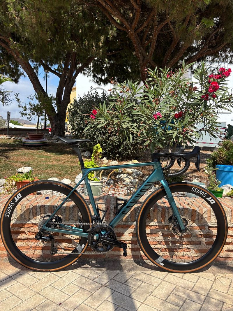 Used Canyon Ultimate CF SLX 9 Disc Di2 2023 2023 Road & Gravel