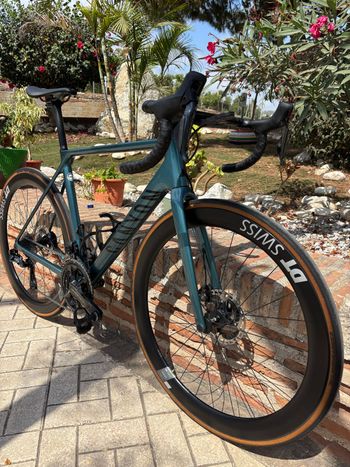 Used Canyon Ultimate CF SLX 9 Disc Di2 2023 2023 Road & Gravel, Verde — image 8 of 13