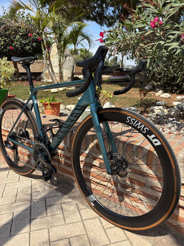 Used Canyon Ultimate CF SLX 9 Disc Di2 2023 2023 Road & Gravel, Verde — image 2 of 13