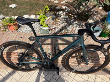 Used Canyon Ultimate CF SLX 9 Disc Di2 2023 2023 Road & Gravel, Verde — image 9 of 13