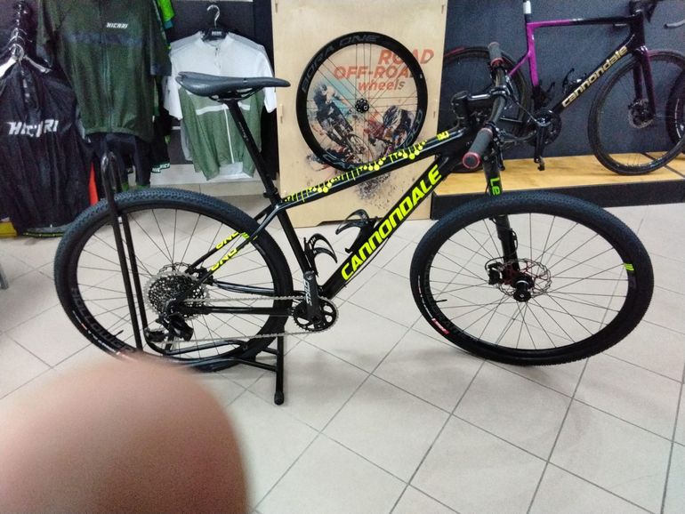 Used Cannondale F-Si Hi-MOD Ultimate 2023 2023 Mountainbike, Negro — image 1 of 4