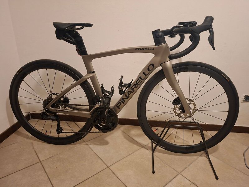 Tweedehands Pinarello F5 105 Di2 2025 2025 Road & Gravel