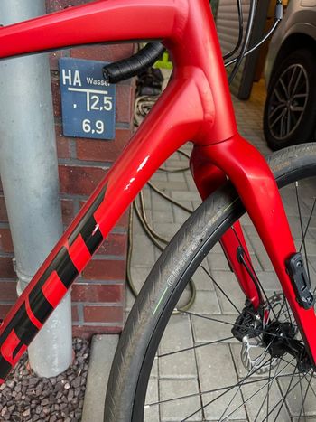 Used Giant Revolt 1 2024 2024 Road & Gravel, Red — image 21 of 32