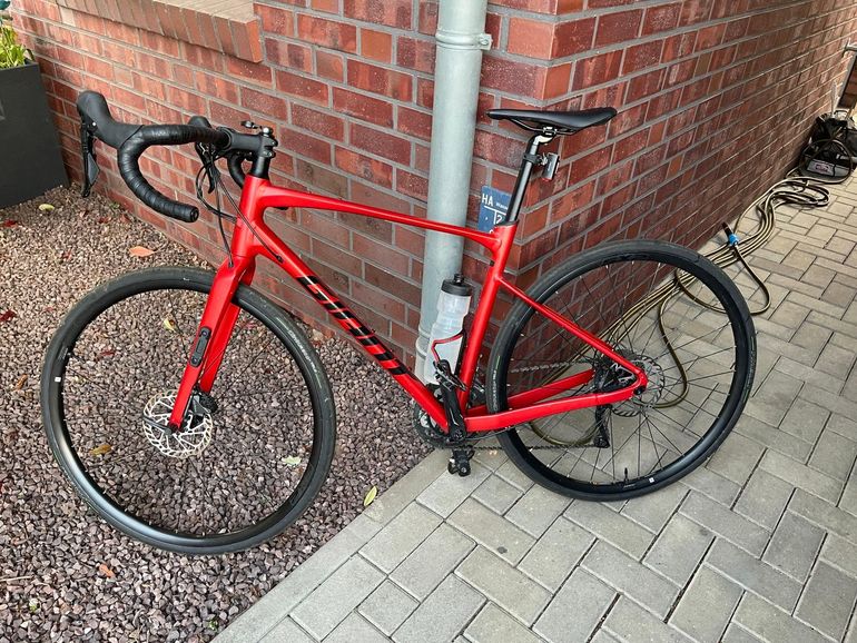 Used Giant Revolt 1 2024 2024 Road & Gravel, Red — image 16 of 32