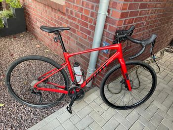 Used Giant Revolt 1 2024 2024 Road & Gravel, Red — image 17 of 32