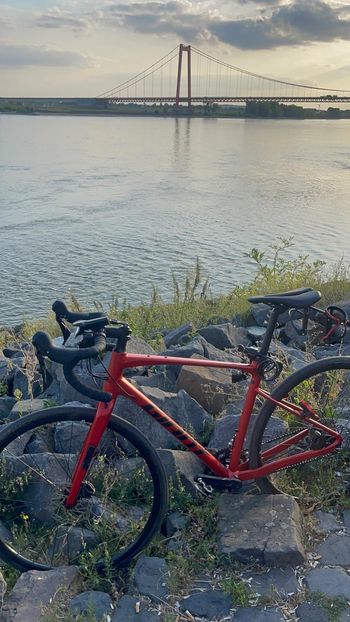 Used Giant Revolt 1 2024 2024 Road & Gravel, Rot — image 5 of 14