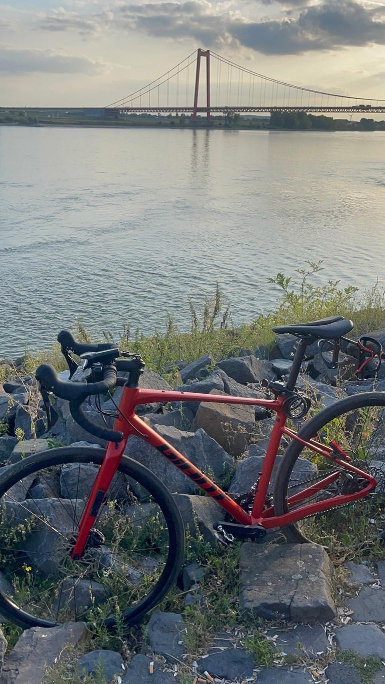 Used Giant Revolt 1 2024 2024 Road & Gravel, Rot — image 5 of 14
