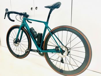 Used Canyon Endurace CF SL 8 Disc 2021 2021 Road & Gravel — image 4 of 8