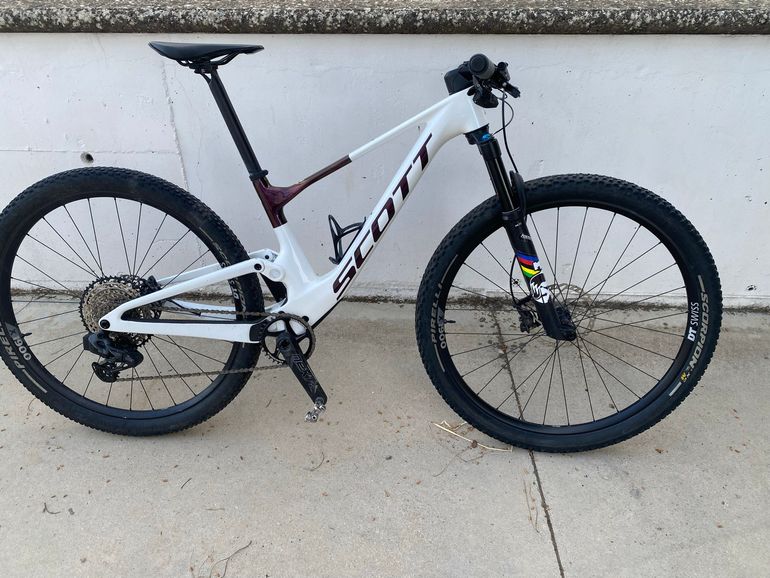 Used Scott Spark RC Team 2023 2023 Mountainbike, Blanco — image 1 of 3