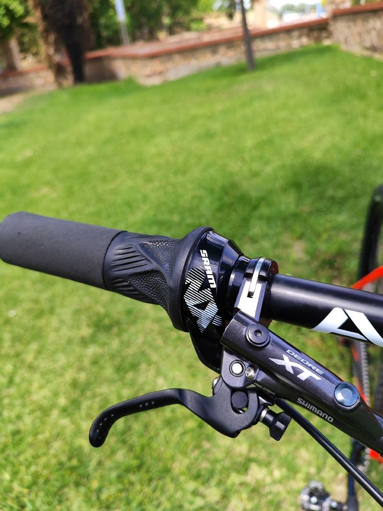 Used Specialized Stumpjumper SRAM GX 2016 Mountainbike, Red — image 6 of 12