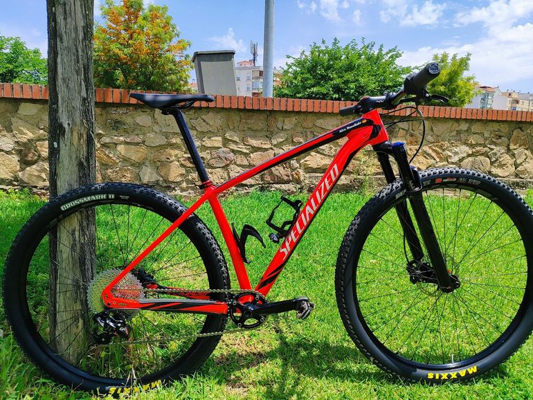Used Specialized Stumpjumper SRAM GX 2016 Mountainbike, Red — image 1 of 12