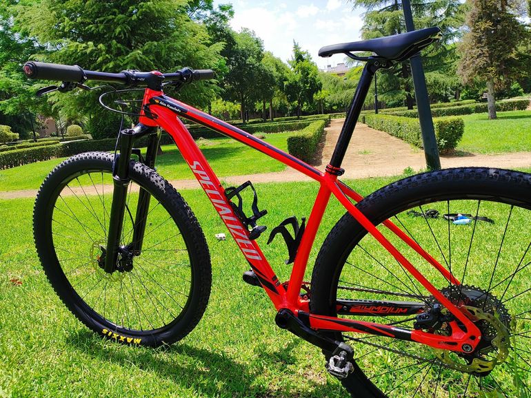 Used Specialized Stumpjumper SRAM GX 2016 Mountainbike, Red — image 2 of 12