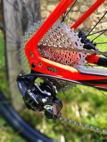 Used Specialized Stumpjumper SRAM GX 2016 Mountainbike, Red — image 4 of 12