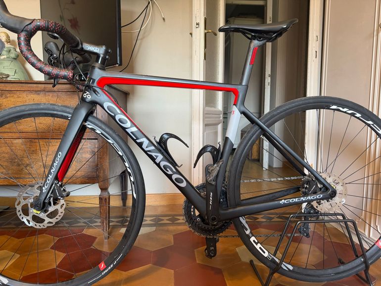 Used Colnago V3 Disc 105 Bike 2022 2022 Road & Gravel — image 2 of 3