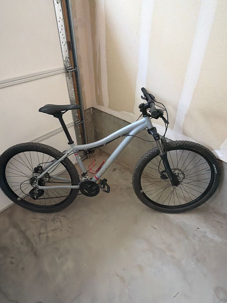 Used Co-op DRT 1.1 2023 2023 Mountainbike, Light Gray, 27.5 — image 1 of 10