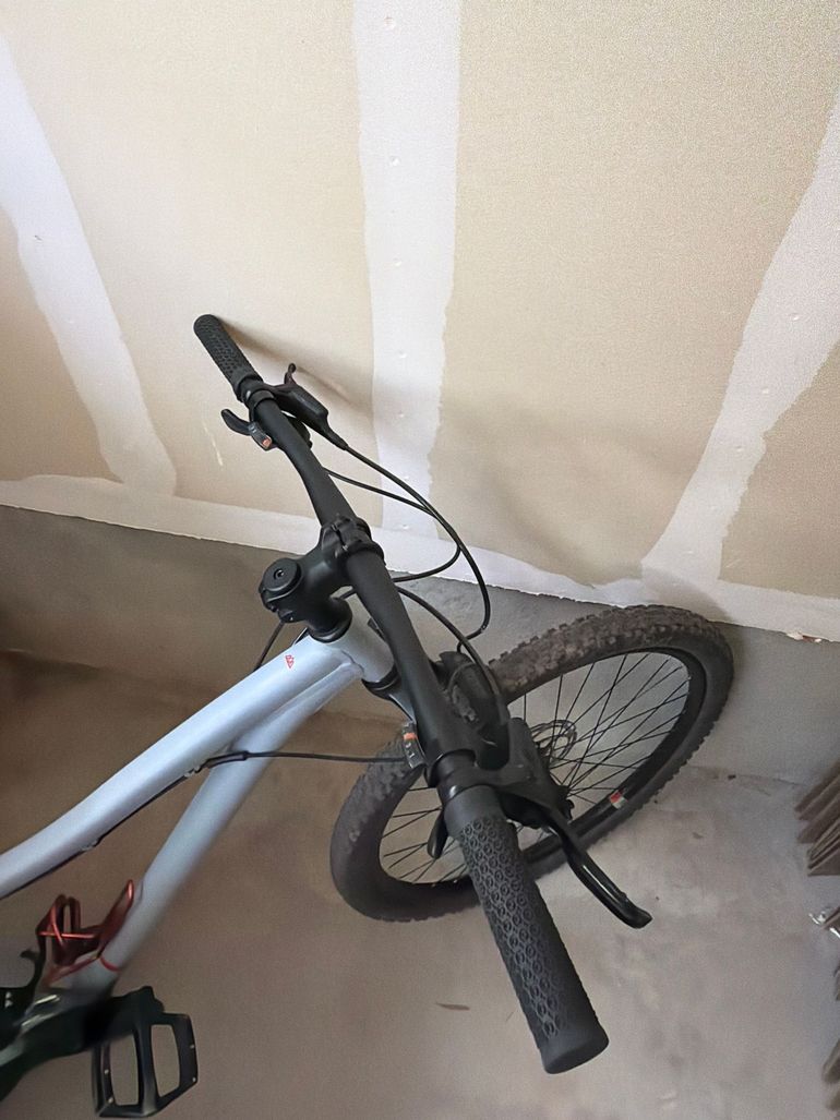 Used Co-op DRT 1.1 2023 2023 Mountainbike, Light Gray, 27.5 — image 7 of 10