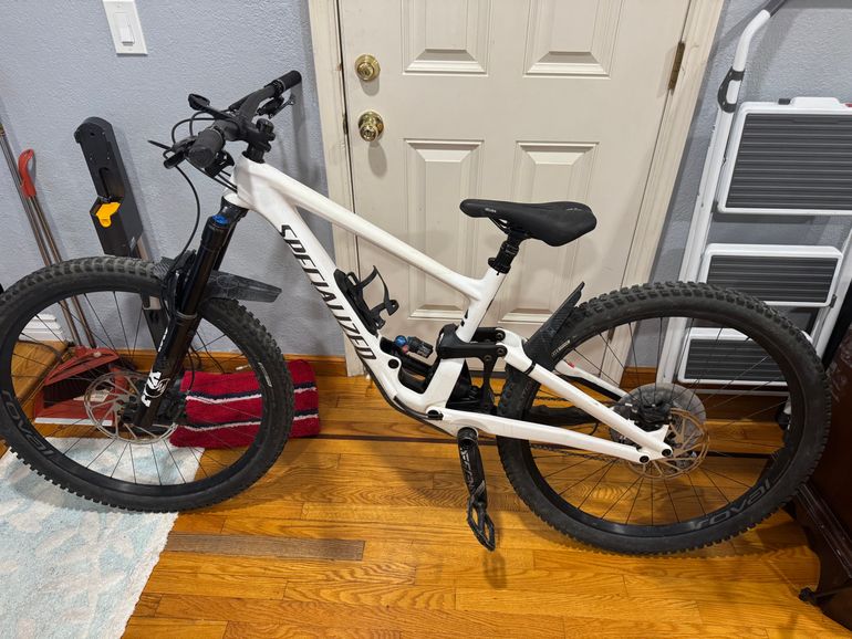 Used Specialized Enduro Expert 2021 2021 Mountainbike, White, 29 — image 3 of 4