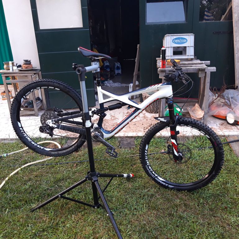 Used Specialized Enduro Expert Carbon 650b 2016 2016 Mountainbike, Weiß, 27.5 — image 2 of 3