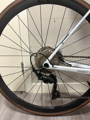 Used CUBE ATTAIN GTC RACE 2024 2024 Road & Gravel, Blanco — image 6 of 8