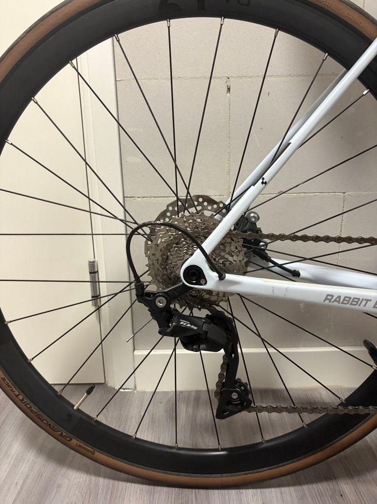 Used CUBE ATTAIN GTC RACE 2024 2024 Road & Gravel, Blanco — image 6 of 8