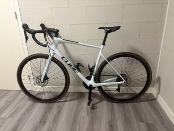 Used CUBE ATTAIN GTC RACE 2024 2024 Road & Gravel, Blanco — image 2 of 8