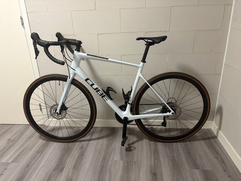 Used CUBE ATTAIN GTC RACE 2024 2024 Road & Gravel, Blanco — image 2 of 8