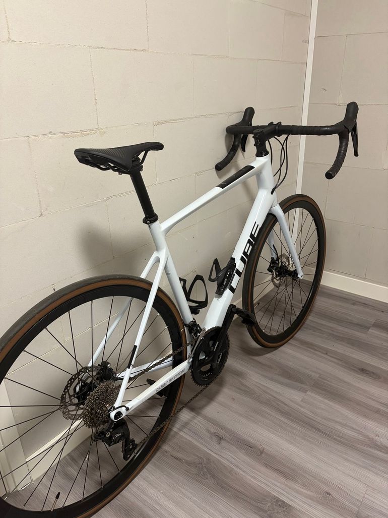 Used CUBE ATTAIN GTC RACE 2024 2024 Road & Gravel, Blanco — image 3 of 8