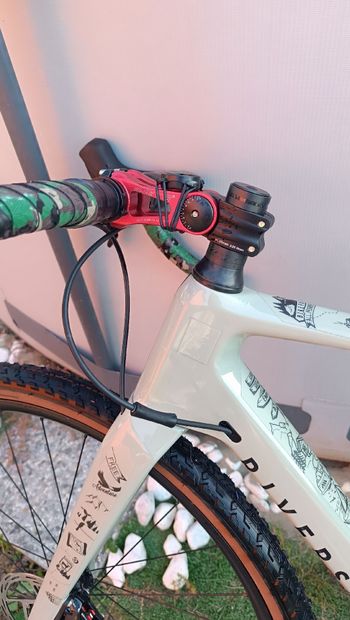 Used RIVERSIDE Carbon Gravel Bike SRAM Rival eTap AXS 2024 Road & Gravel, Light Gray — image 7 of 17