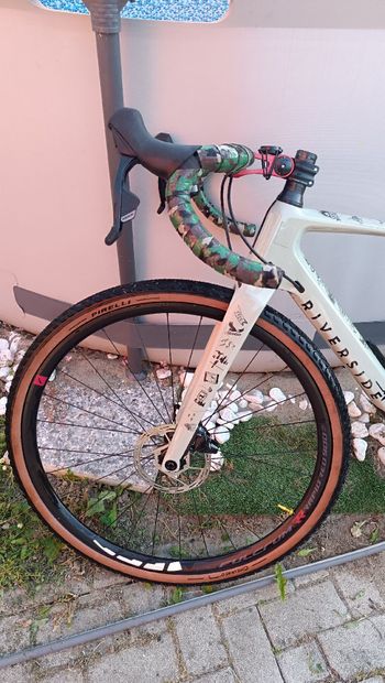 Used RIVERSIDE Carbon Gravel Bike SRAM Rival eTap AXS 2024 Road & Gravel, Light Gray — image 10 of 17