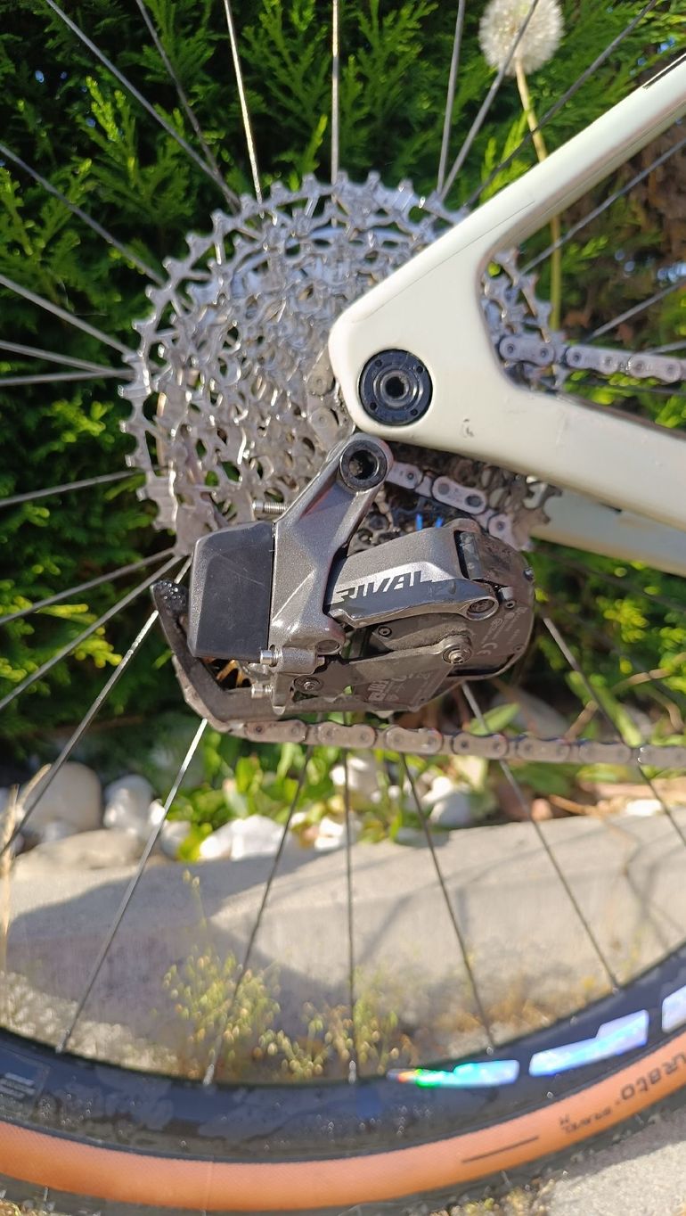 Used RIVERSIDE Carbon Gravel Bike SRAM Rival eTap AXS 2024 Road & Gravel, Light Gray — image 16 of 17