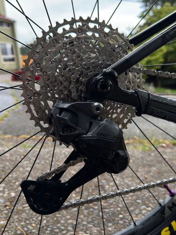 Used Trek Roscoe Shimano Deore XT Di2 2025 Mountainbike, Green — image 13 of 18