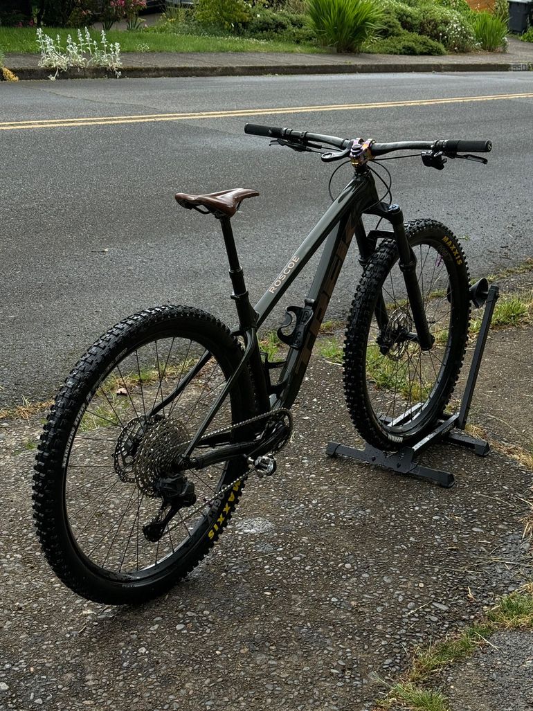 Used Trek Roscoe Shimano Deore XT Di2 2025 Mountainbike, Green — image 1 of 18