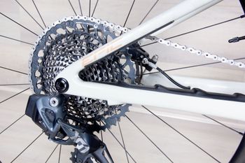 Used Specialized Epic EVO Pro 2023 Mountainbike, White — image 8 of 34