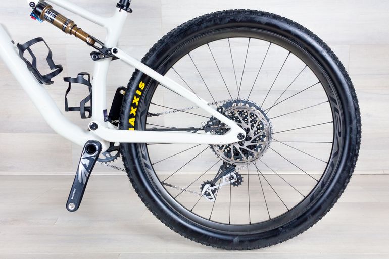 Used Specialized Epic EVO Pro 2023 Mountainbike, White — image 17 of 34
