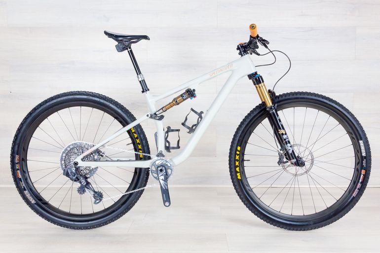 Used Specialized Epic EVO Pro 2023 Mountainbike, White — image 1 of 34