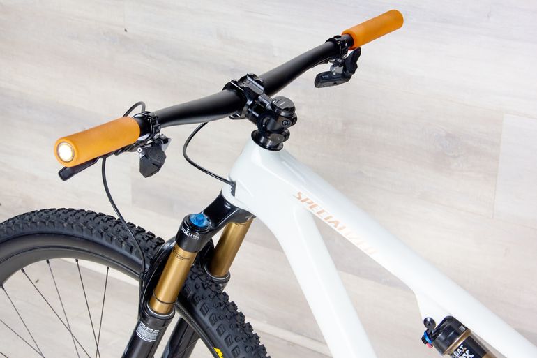 Used Specialized Epic EVO Pro 2023 Mountainbike, White — image 27 of 34