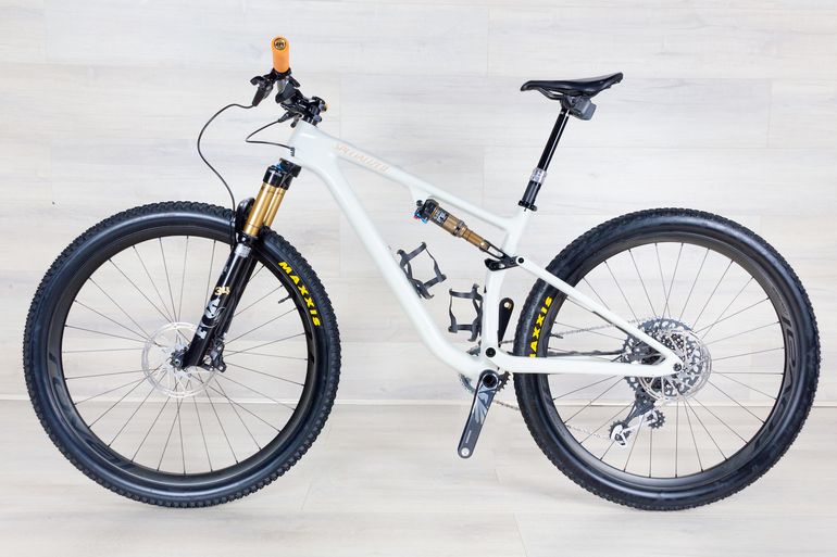 Used Specialized Epic EVO Pro 2023 Mountainbike, White — image 18 of 34