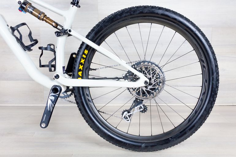 Used Specialized Epic EVO Pro 2023 Mountainbike, White — image 20 of 34