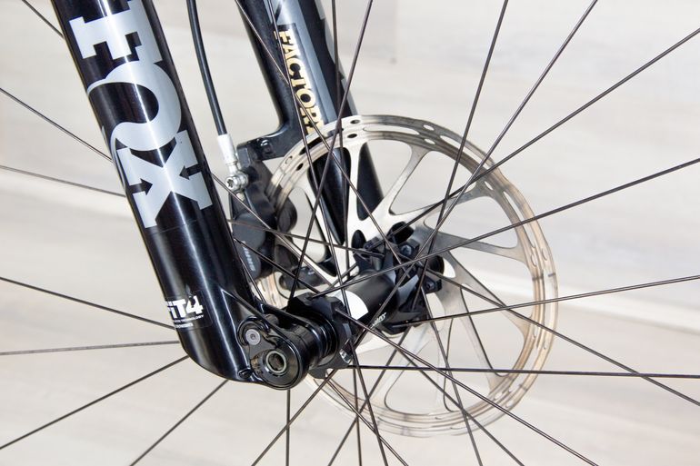 Used Specialized Epic EVO Pro 2023 Mountainbike, White — image 11 of 34