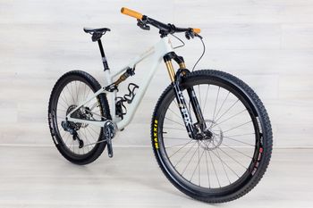 Used Specialized Epic EVO Pro 2023 Mountainbike, White — image 13 of 34