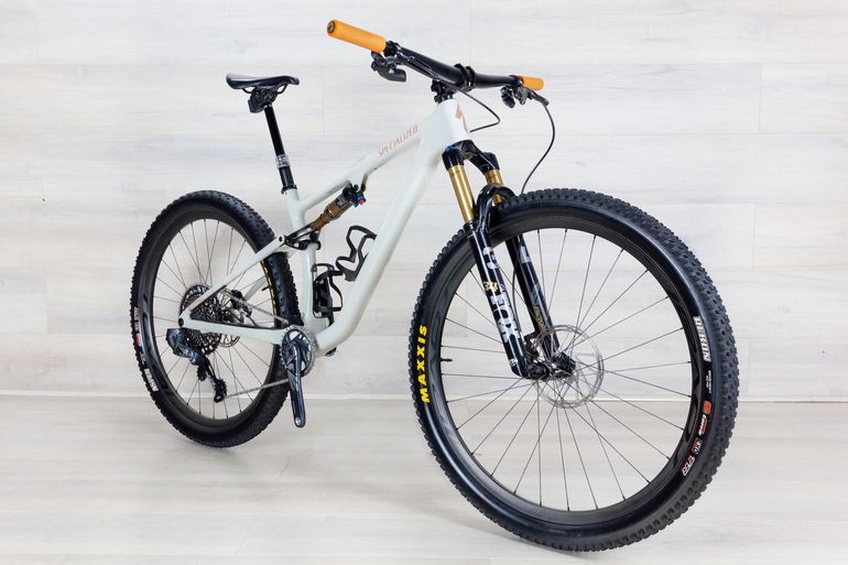 Used Specialized Epic EVO Pro 2023 Mountainbike, White — image 13 of 34