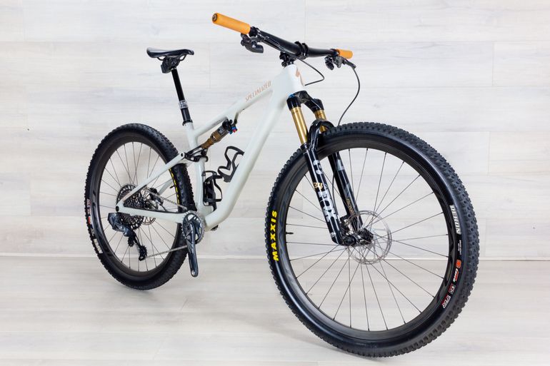 Used Specialized Epic EVO Pro 2023 Mountainbike, White — image 5 of 34