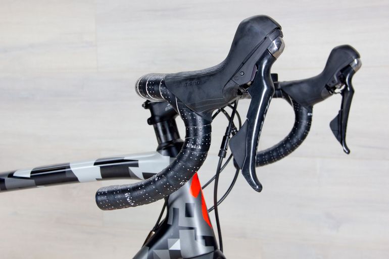 Used Specialized Tarmac SL6 Comp 2021 Road & Gravel, Black — image 10 of 16