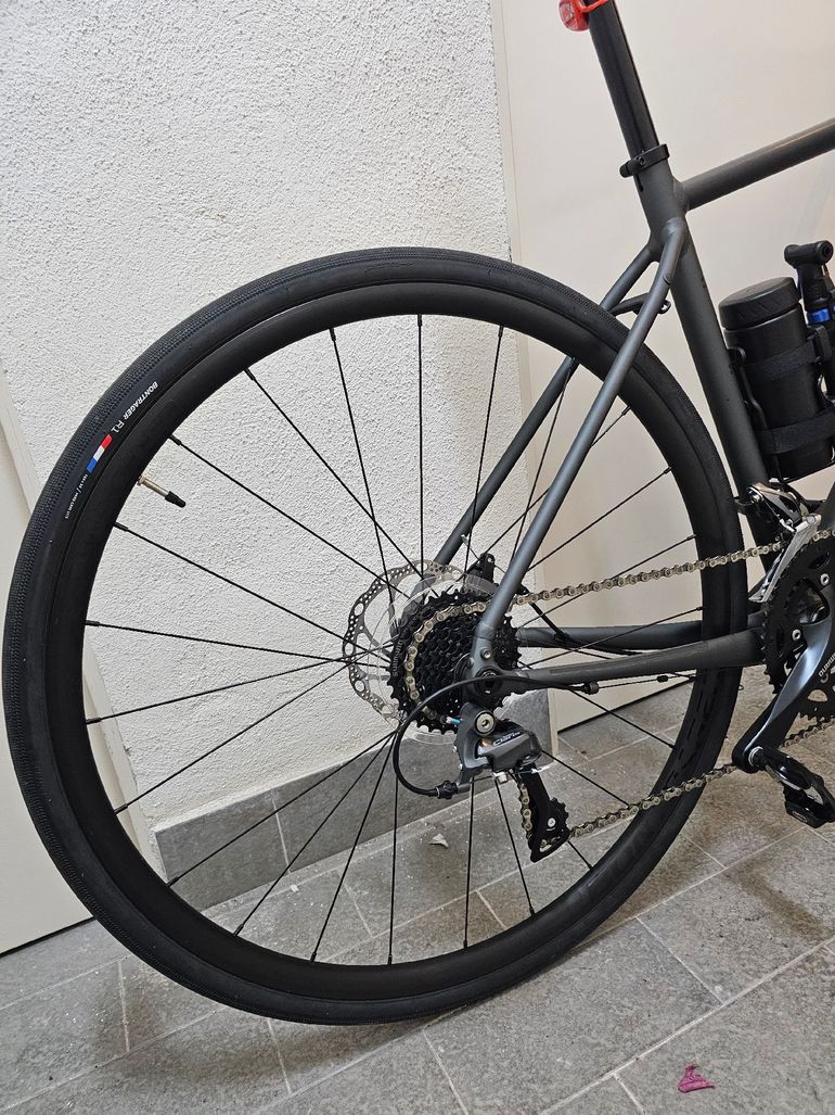 Used Trek Domane AL 2 Gen 4 2025 2025 Road & Gravel, Hellgrau — image 3 of 5