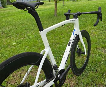 Used Pinarello F5 105 Di2 2024 2024 Road & Gravel, Weiß — image 3 of 15