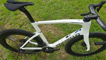 Used Pinarello F5 105 Di2 2024 2024 Road & Gravel, Weiß — image 7 of 15