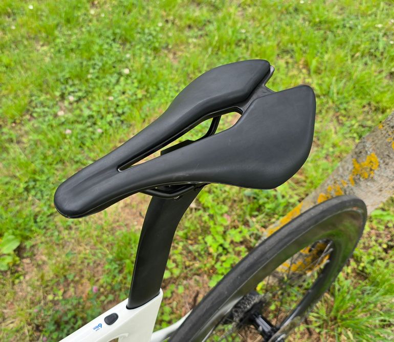 Used Pinarello F5 105 Di2 2024 2024 Road & Gravel, Weiß — image 12 of 15