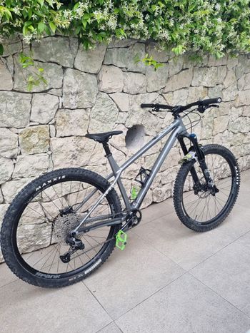 Used Commencal META HT Shimano Deore 2024 Mountainbike, Grigio chiaro — image 4 of 5